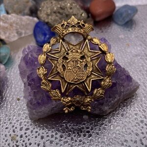 3.4.26-21 Goldtone Coat of Arms Brooch (Possibly Spanish)